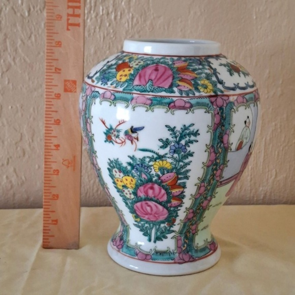 Asian Rose Medallion Porcelain Vase 8" Hand Painted Excellent vintage